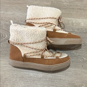 Old Navy Tan and Brown Ankle Boots
